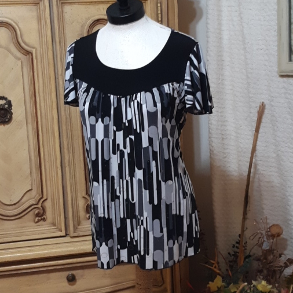 Womens Blouse Black and white print Pullover Sz Med Large Short Sleeve Silky b32